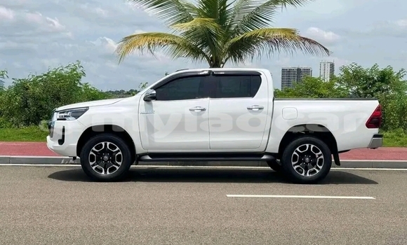 Buy Used Toyota REVO CAB Z-EDITION White Car in Vientiane in Vientiane Province Buy Used Toyota REVO CAB Z-EDITION White Car in Vientiane in Vientiane Province