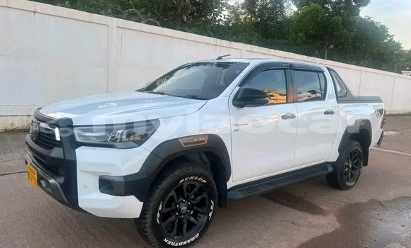 Buy Used Toyota Hilux White Car in Vientiane in Vientiane Province Buy Used Toyota Hilux White Car in Vientiane in Vientiane Province