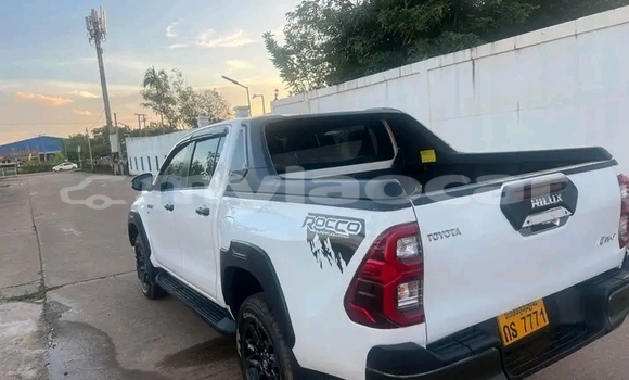 Buy Used Toyota Hilux White Car in Vientiane in Vientiane Province Buy Used Toyota Hilux White Car in Vientiane in Vientiane Province
