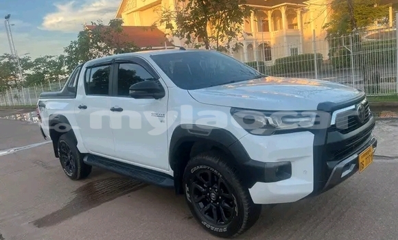 Buy Used Toyota Hilux White Car in Vientiane in Vientiane Province Buy Used Toyota Hilux White Car in Vientiane in Vientiane Province