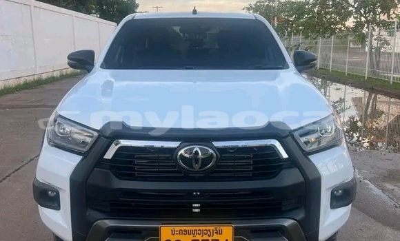 Buy Used Toyota Hilux White Car in Vientiane in Vientiane Province Buy Used Toyota Hilux White Car in Vientiane in Vientiane Province