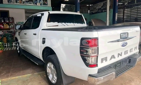 ຊື້ ໃຊ້ແລ້ວ Range Rover Range Rover White ລົດ ໃນ Luang Prabang ໃນ Louangphabang Province ຊື້ ໃຊ້ແລ້ວ Range Rover Range Rover White ລົດ ໃນ Luang Prabang ໃນ Louangphabang Province