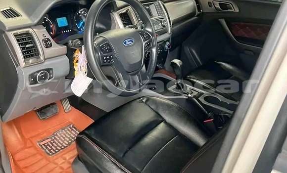 ຊື້ ໃຊ້ແລ້ວ Range Rover Range Rover White ລົດ ໃນ Luang Prabang ໃນ Louangphabang Province ຊື້ ໃຊ້ແລ້ວ Range Rover Range Rover White ລົດ ໃນ Luang Prabang ໃນ Louangphabang Province