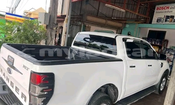 ຊື້ ໃຊ້ແລ້ວ Range Rover Range Rover White ລົດ ໃນ Luang Prabang ໃນ Louangphabang Province ຊື້ ໃຊ້ແລ້ວ Range Rover Range Rover White ລົດ ໃນ Luang Prabang ໃນ Louangphabang Province