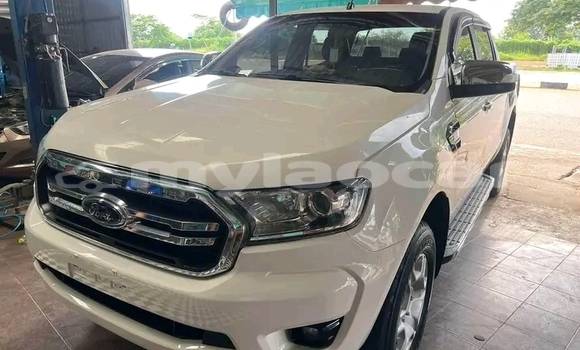 ຊື້ ໃຊ້ແລ້ວ Range Rover Range Rover White ລົດ ໃນ Luang Prabang ໃນ Louangphabang Province ຊື້ ໃຊ້ແລ້ວ Range Rover Range Rover White ລົດ ໃນ Luang Prabang ໃນ Louangphabang Province