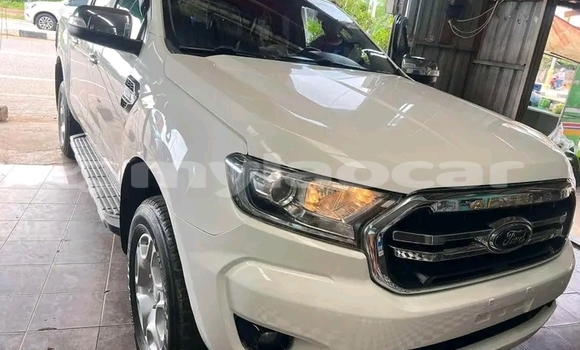 ຊື້ ໃຊ້ແລ້ວ Range Rover Range Rover White ລົດ ໃນ Luang Prabang ໃນ Louangphabang Province ຊື້ ໃຊ້ແລ້ວ Range Rover Range Rover White ລົດ ໃນ Luang Prabang ໃນ Louangphabang Province