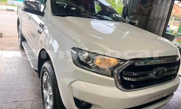 ຊື້ ໃຊ້ແລ້ວ Range Rover Range Rover White ລົດ ໃນ Luang Prabang ໃນ Louangphabang Province ຊື້ ໃຊ້ແລ້ວ Range Rover Range Rover White ລົດ ໃນ Luang Prabang ໃນ Louangphabang Province