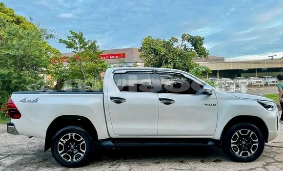 ຊື້ ໃຊ້ແລ້ວ Toyota REVO CAB Z-EDITION White ລົດ ໃນ Vientiane ໃນ Vientiane Province ຊື້ ໃຊ້ແລ້ວ Toyota REVO CAB Z-EDITION White ລົດ ໃນ Vientiane ໃນ Vientiane Province