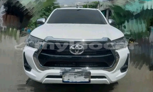 Buy Used Toyota Hilux White Car in Luang Prabang in Louangphabang Province Buy Used Toyota Hilux White Car in Luang Prabang in Louangphabang Province