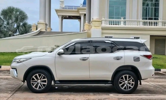 Buy Used Toyota Fortuner White Car in Phongsaly in Phôngsali Province Buy Used Toyota Fortuner White Car in Phongsaly in Phôngsali Province