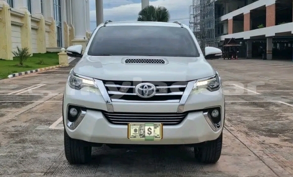 Buy Used Toyota Fortuner White Car in Phongsaly in Phôngsali Province Buy Used Toyota Fortuner White Car in Phongsaly in Phôngsali Province