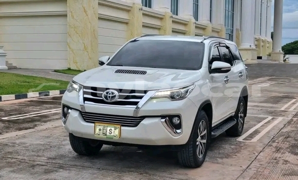 Buy Used Toyota Fortuner White Car in Phongsaly in Phôngsali Province Buy Used Toyota Fortuner White Car in Phongsaly in Phôngsali Province