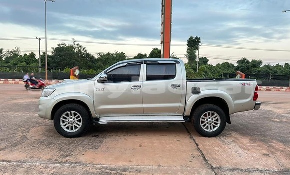 Buy Used Toyota RAV4 Other Car in Vientiane in Vientiane Province Buy Used Toyota RAV4 Other Car in Vientiane in Vientiane Province