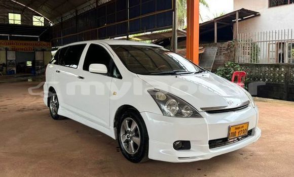Acheter Occasion Voiture Toyota Vitz Blanc à Vientiane, Vientiane Province