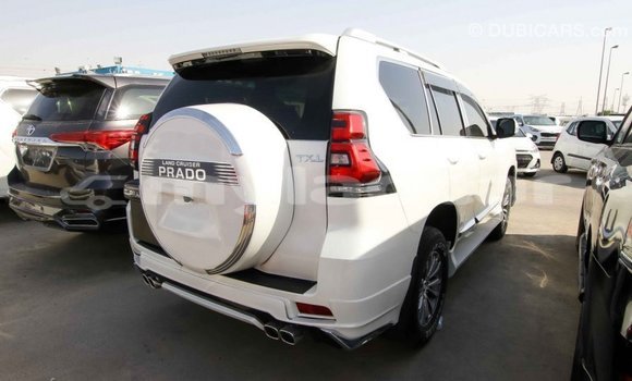 Acheter Import Voiture Toyota Prado Blanc à Import - Dubai, Attapeu Province Acheter Import Voiture Toyota Prado Blanc à Import - Dubai, Attapeu Province
