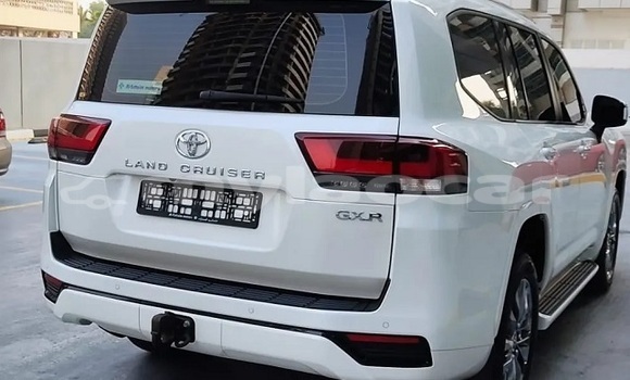 Buy Used Toyota Land Cruiser White Car in Luang Namtha in Luang Namtha Province Buy Used Toyota Land Cruiser White Car in Luang Namtha in Luang Namtha Province