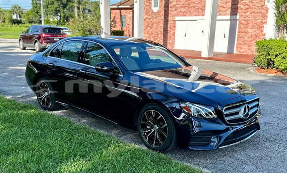 Acheter Occasion Voiture Mercedes-Benz E–Class Bleu à Thakhek, Khammouan Province Acheter Occasion Voiture Mercedes-Benz E–Class Bleu à Thakhek, Khammouan Province