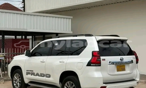 ຊື້ ໃຊ້ແລ້ວ Toyota Prado White ລົດ ໃນ Luang Prabang ໃນ Louangphabang Province ຊື້ ໃຊ້ແລ້ວ Toyota Prado White ລົດ ໃນ Luang Prabang ໃນ Louangphabang Province