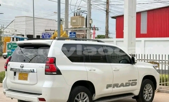 ຊື້ ໃຊ້ແລ້ວ Toyota Prado White ລົດ ໃນ Luang Prabang ໃນ Louangphabang Province ຊື້ ໃຊ້ແລ້ວ Toyota Prado White ລົດ ໃນ Luang Prabang ໃນ Louangphabang Province