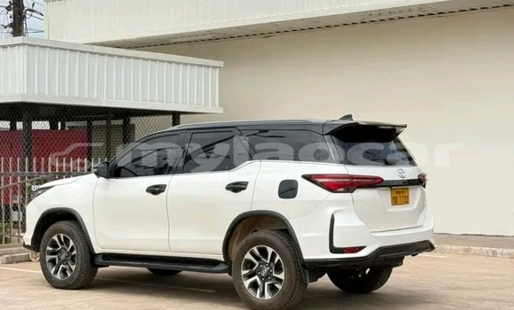 ຊື້ ໃຊ້ແລ້ວ Toyota Fortuner White ລົດ ໃນ Saravan ໃນ Salavan Province ຊື້ ໃຊ້ແລ້ວ Toyota Fortuner White ລົດ ໃນ Saravan ໃນ Salavan Province