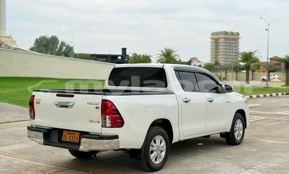 Buy Used Toyota Hiluxe Revo White Car in Vientiane in Vientiane Province Buy Used Toyota Hiluxe Revo White Car in Vientiane in Vientiane Province