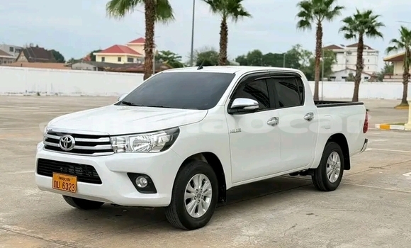 Buy Used Toyota Hiluxe Revo White Car in Vientiane in Vientiane Province Buy Used Toyota Hiluxe Revo White Car in Vientiane in Vientiane Province