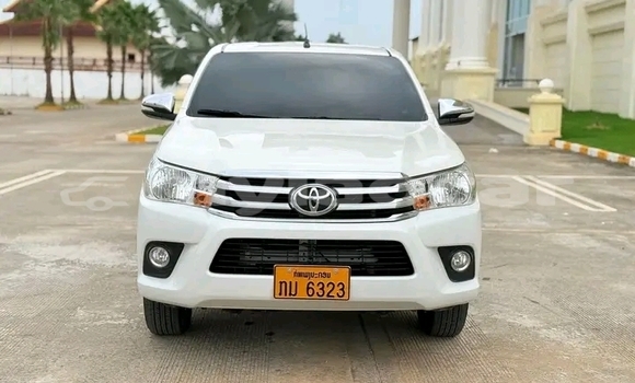Buy Used Toyota Hiluxe Revo White Car in Vientiane in Vientiane Province Buy Used Toyota Hiluxe Revo White Car in Vientiane in Vientiane Province