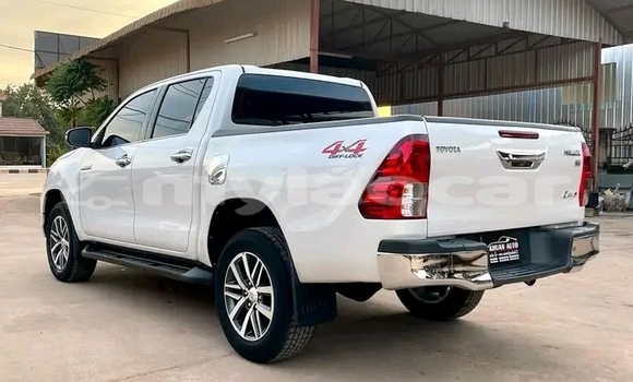 Buy Used Toyota Hiluxe Revo White Car in Vientiane in Vientiane Province Buy Used Toyota Hiluxe Revo White Car in Vientiane in Vientiane Province