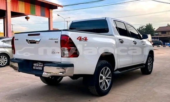 Buy Used Toyota Hiluxe Revo White Car in Vientiane in Vientiane Province Buy Used Toyota Hiluxe Revo White Car in Vientiane in Vientiane Province