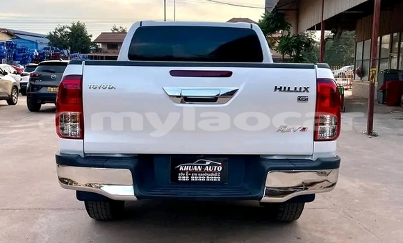 Buy Used Toyota Hiluxe Revo White Car in Vientiane in Vientiane Province Buy Used Toyota Hiluxe Revo White Car in Vientiane in Vientiane Province