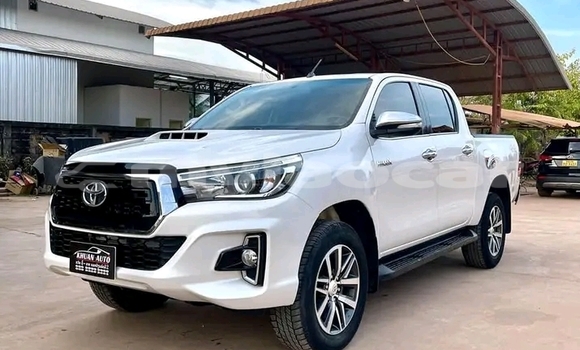 Buy Used Toyota Hiluxe Revo White Car in Vientiane in Vientiane Province Buy Used Toyota Hiluxe Revo White Car in Vientiane in Vientiane Province
