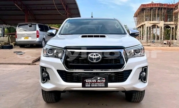 Buy Used Toyota Hiluxe Revo White Car in Vientiane in Vientiane Province Buy Used Toyota Hiluxe Revo White Car in Vientiane in Vientiane Province