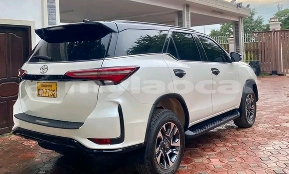 Acheter Occasion Voiture Toyota Fortuner Blanc à Luang Namtha, Luang Namtha Province Acheter Occasion Voiture Toyota Fortuner Blanc à Luang Namtha, Luang Namtha Province