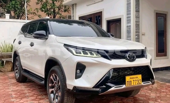 Acheter Occasion Voiture Toyota Fortuner Blanc à Luang Namtha, Luang Namtha Province Acheter Occasion Voiture Toyota Fortuner Blanc à Luang Namtha, Luang Namtha Province