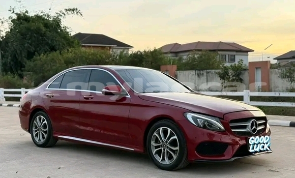 Acheter Occasion Voiture Mercedes-Benz C–Class Rouge à Huayxay, Bokeo Province Acheter Occasion Voiture Mercedes-Benz C–Class Rouge à Huayxay, Bokeo Province