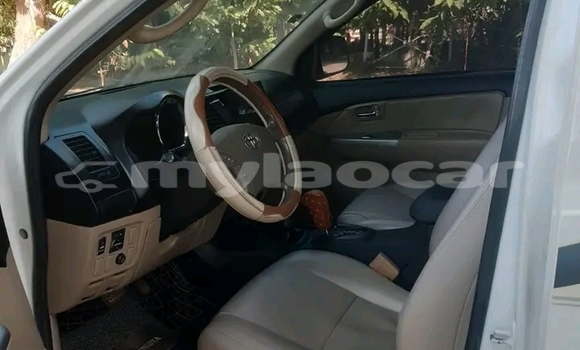 Buy Used Toyota RAV4 White Car in Luang Namtha in Luang Namtha Province Buy Used Toyota RAV4 White Car in Luang Namtha in Luang Namtha Province