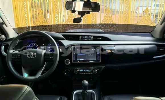 Buy Used Toyota Hiluxe Revo White Car in Vientiane in Vientiane Province Buy Used Toyota Hiluxe Revo White Car in Vientiane in Vientiane Province