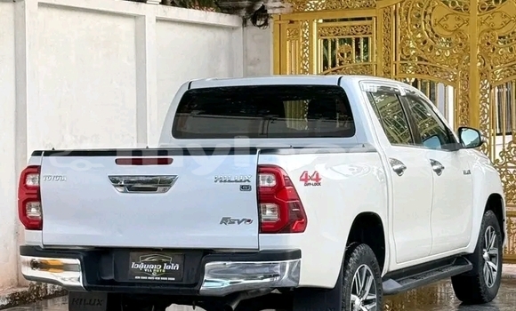 Buy Used Toyota Hiluxe Revo White Car in Vientiane in Vientiane Province Buy Used Toyota Hiluxe Revo White Car in Vientiane in Vientiane Province