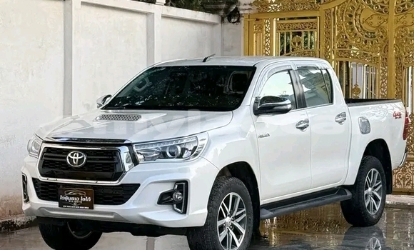 Buy Used Toyota Hiluxe Revo White Car in Vientiane in Vientiane Province Buy Used Toyota Hiluxe Revo White Car in Vientiane in Vientiane Province