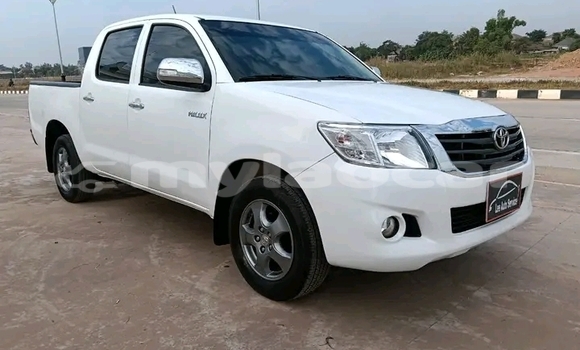 Buy Used Toyota Hiluxe Revo White Car in Huayxay in Bokeo Province Buy Used Toyota Hiluxe Revo White Car in Huayxay in Bokeo Province
