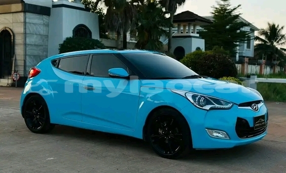 Buy Used Hyundai Veloster Blue Car in Vientiane in Vientiane Province Buy Used Hyundai Veloster Blue Car in Vientiane in Vientiane Province