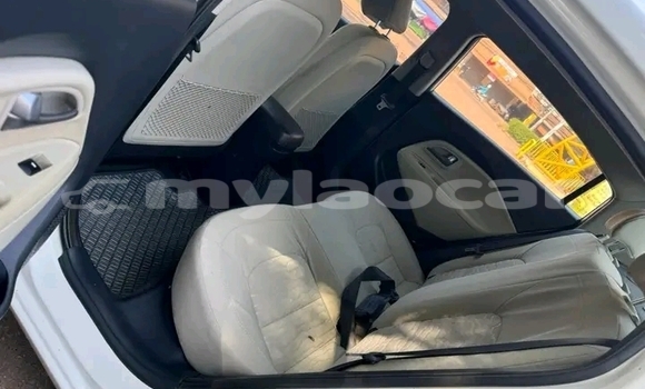 Buy Used Isuzu D–MAX White Car in Vientiane in Vientiane Province Buy Used Isuzu D–MAX White Car in Vientiane in Vientiane Province