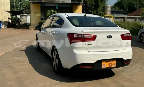 Buy Used Isuzu D–MAX White Car in Vientiane in Vientiane Province Buy Used Isuzu D–MAX White Car in Vientiane in Vientiane Province