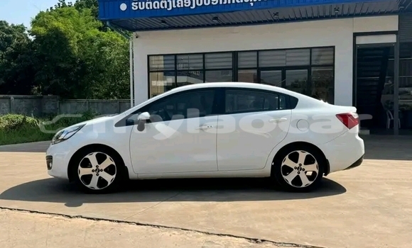 Buy Used Isuzu D–MAX White Car in Vientiane in Vientiane Province Buy Used Isuzu D–MAX White Car in Vientiane in Vientiane Province