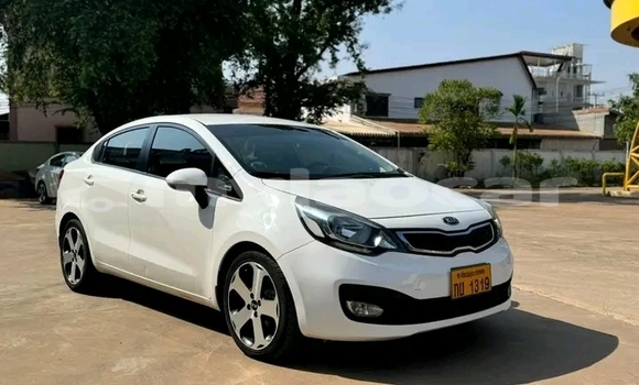 Buy Used Isuzu D–MAX White Car in Vientiane in Vientiane Province Buy Used Isuzu D–MAX White Car in Vientiane in Vientiane Province