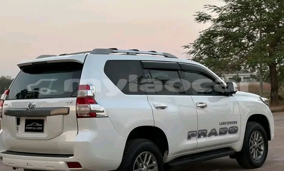 Buy Used Toyota Prado White Car in Vientiane in Vientiane Province Buy Used Toyota Prado White Car in Vientiane in Vientiane Province