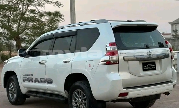 Buy Used Toyota Prado White Car in Vientiane in Vientiane Province Buy Used Toyota Prado White Car in Vientiane in Vientiane Province