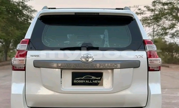 Buy Used Toyota Prado White Car in Vientiane in Vientiane Province Buy Used Toyota Prado White Car in Vientiane in Vientiane Province