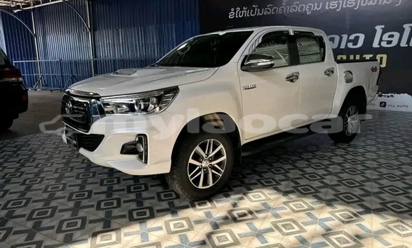 Buy Used Toyota Hiluxe Revo White Car in Vientiane in Vientiane Province Buy Used Toyota Hiluxe Revo White Car in Vientiane in Vientiane Province