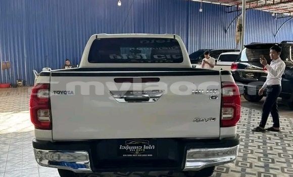 Buy Used Toyota Hiluxe Revo White Car in Vientiane in Vientiane Province Buy Used Toyota Hiluxe Revo White Car in Vientiane in Vientiane Province